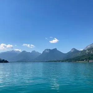  Hébergement de vacances L'azalée Magnifique Au Calme Pour 4 Personnes!